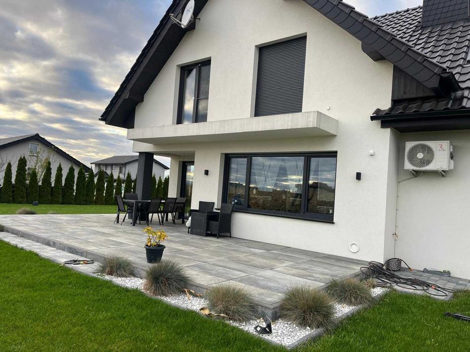 Dom jednorodzinny na sprzedaż.