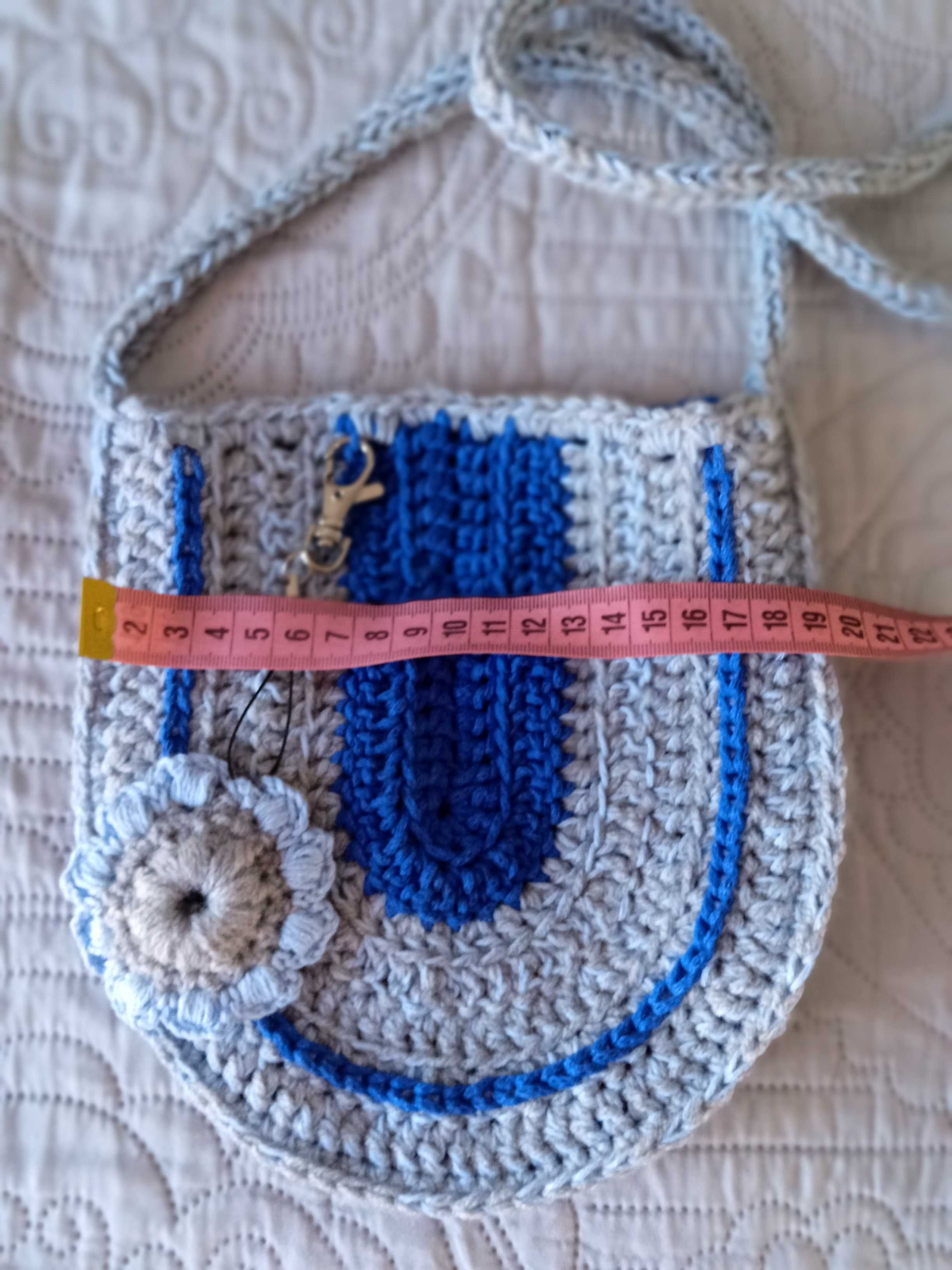Torebka dla dziewczynki handmade szydełko z brelokiem