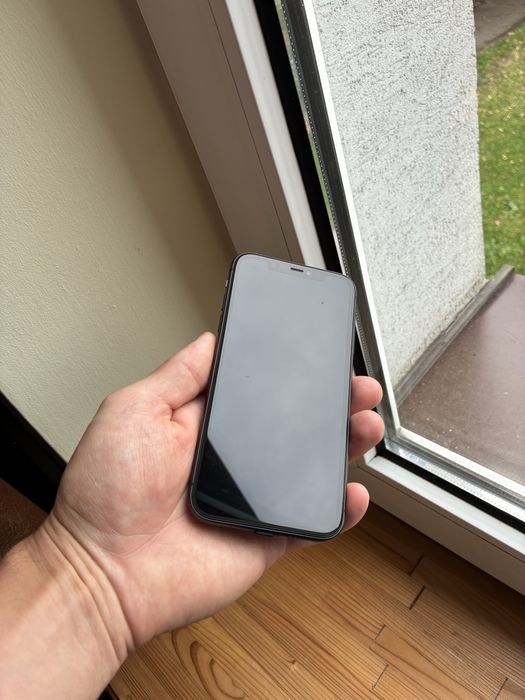 iPhone 11 на 128 + скло (ідеальний стан)