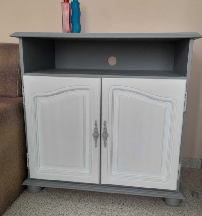 Komoda szara, 2 drzwiowa, wymiary 87cm x 47 cm, wys. 86 cm