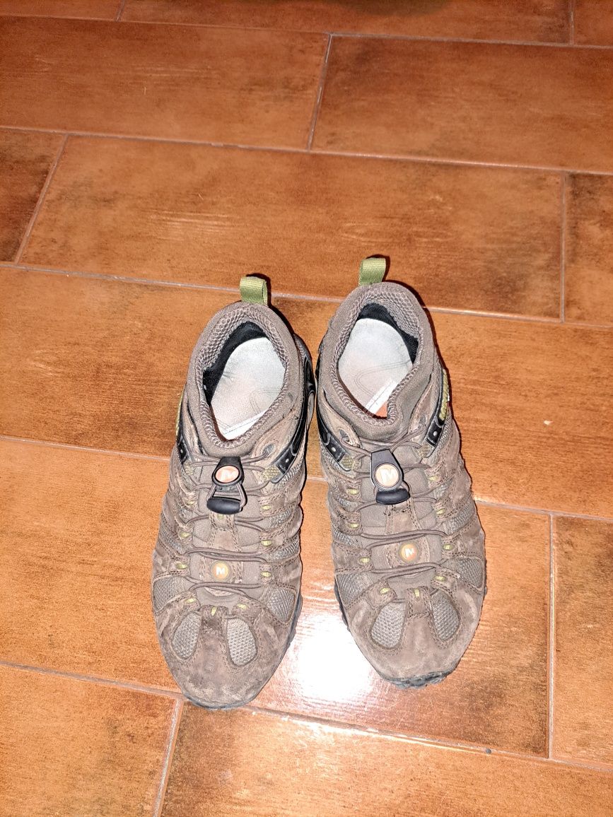 Tenis marca Merrel