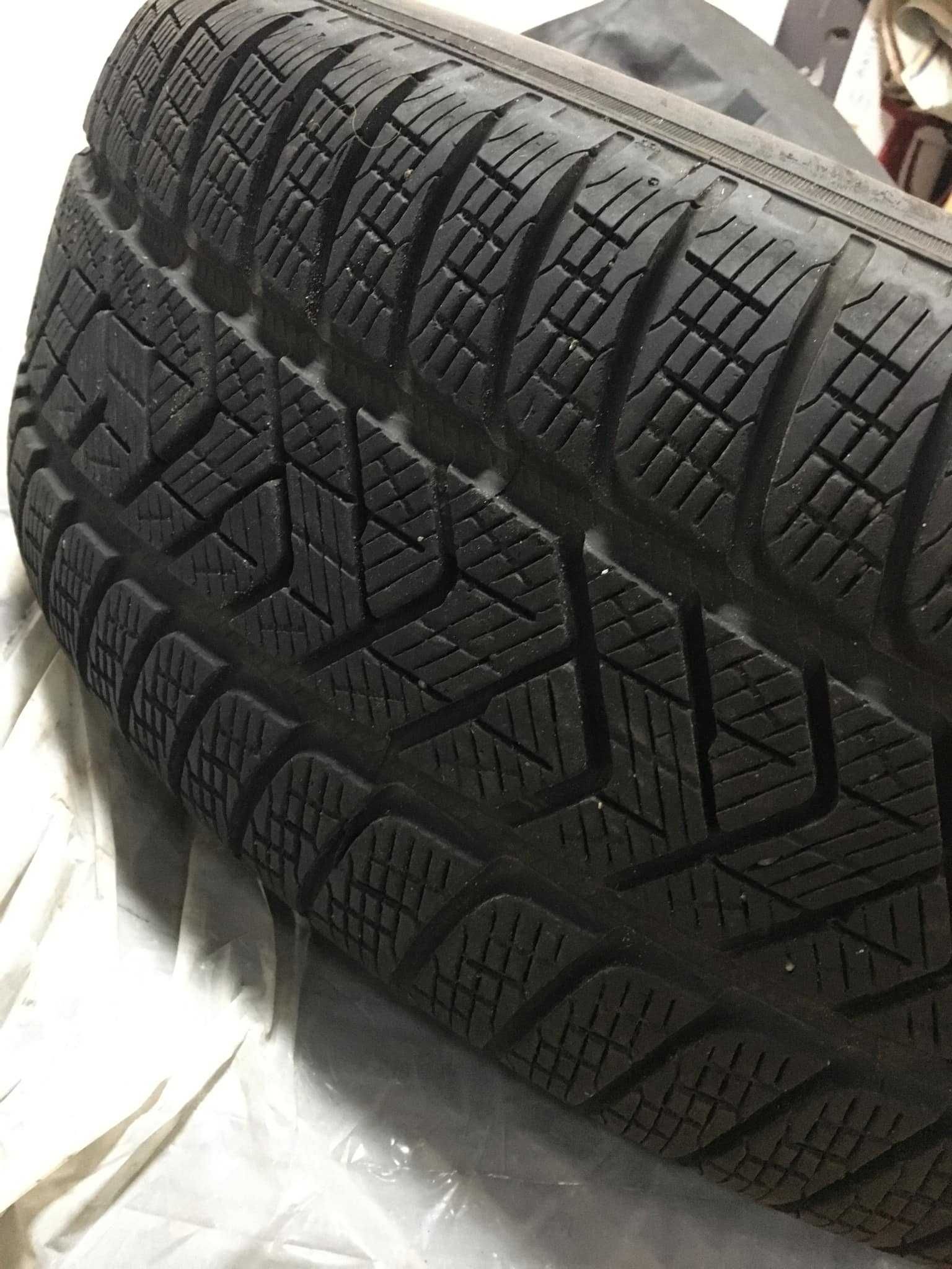 Opony zimowe Pirelli Scorpion Winter 235/65/r17 rok 2020 8mm