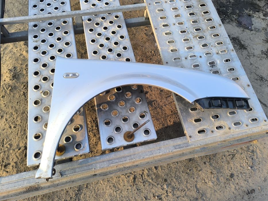 VW golf IV błotnik prawy