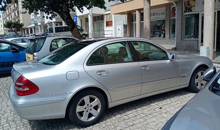 Mercedes Benz E 220CDI Nacional Prateado Auto Full extras de 2002