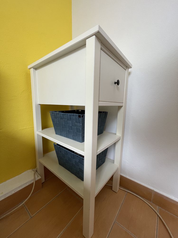 Mesa de Cabeceira HEMNES