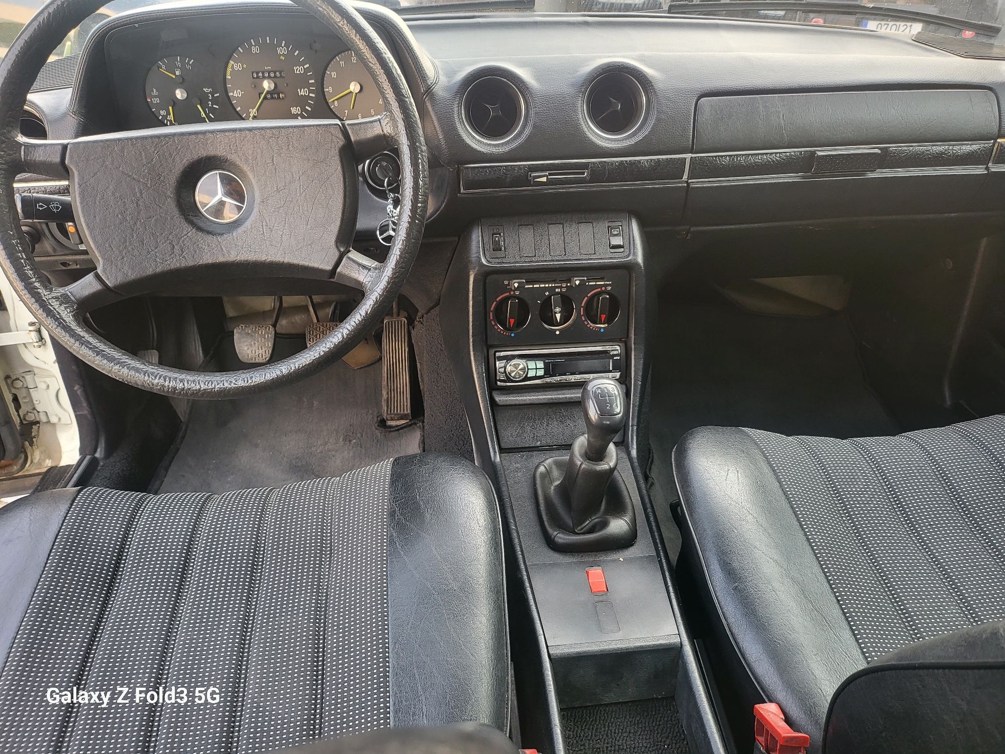 Mercedes-Benz 240D W123