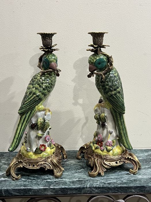 Підсвічники у вигляді папуг з фарфора та бронзи. Франція