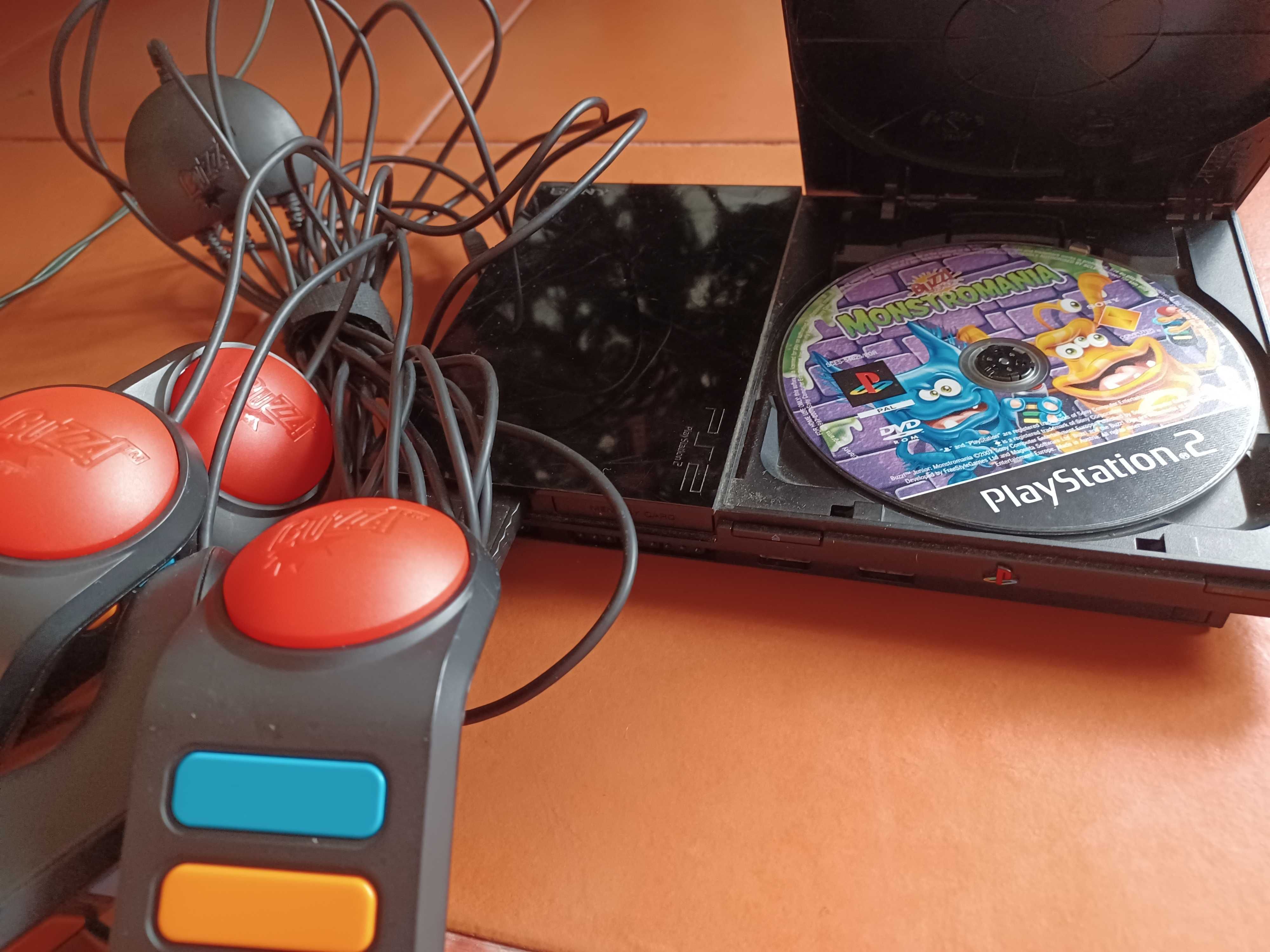 Playstation 2 com comandos do Buzz e microfones Singstar + jogos