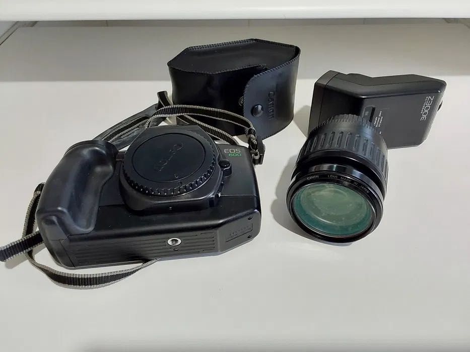 Máquina Fotográfica CANON EOS 600