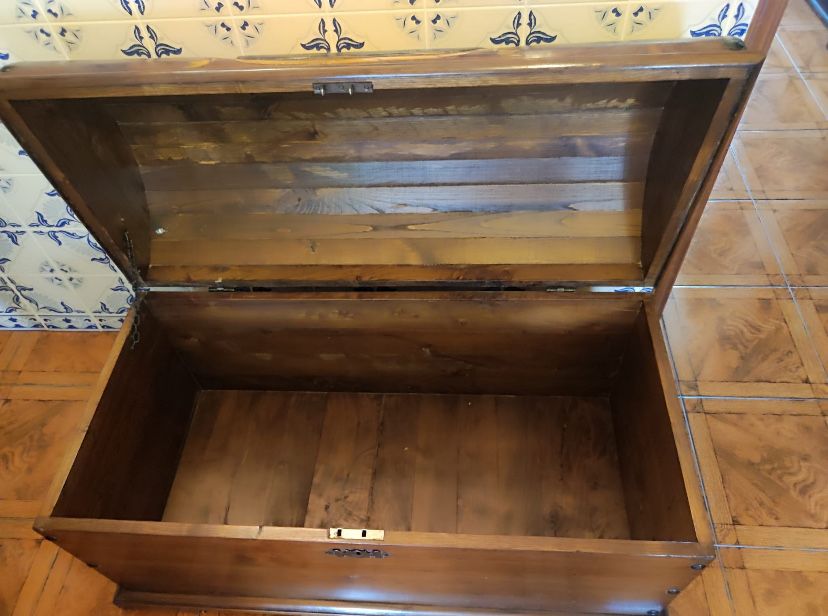 Vendo baú de madeira