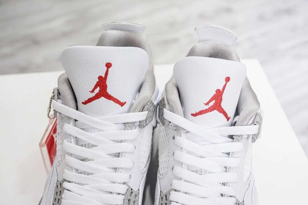 Buty-Trampk-Jordan 4 retrotechwhiteOre R.40