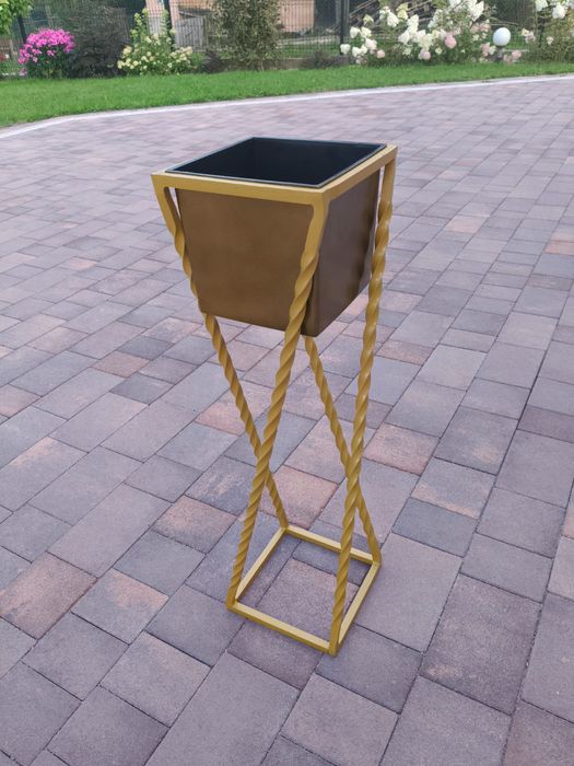 Kwietnik stojak na kwiaty kuty