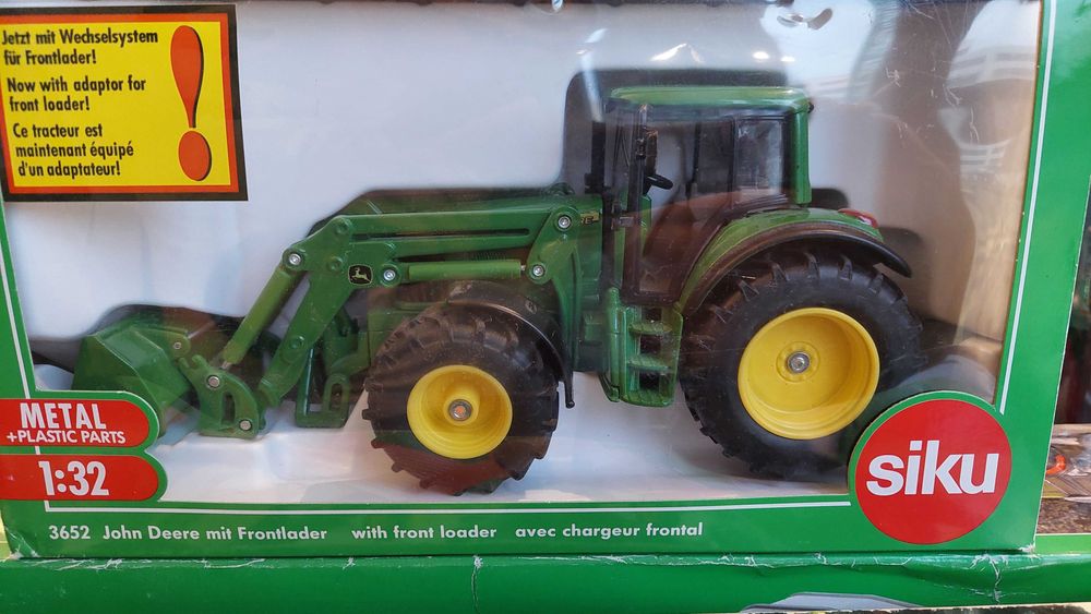 Siku 3652 Traktor John Deere 6920s z przyczepą samo załadowczą 1:32
