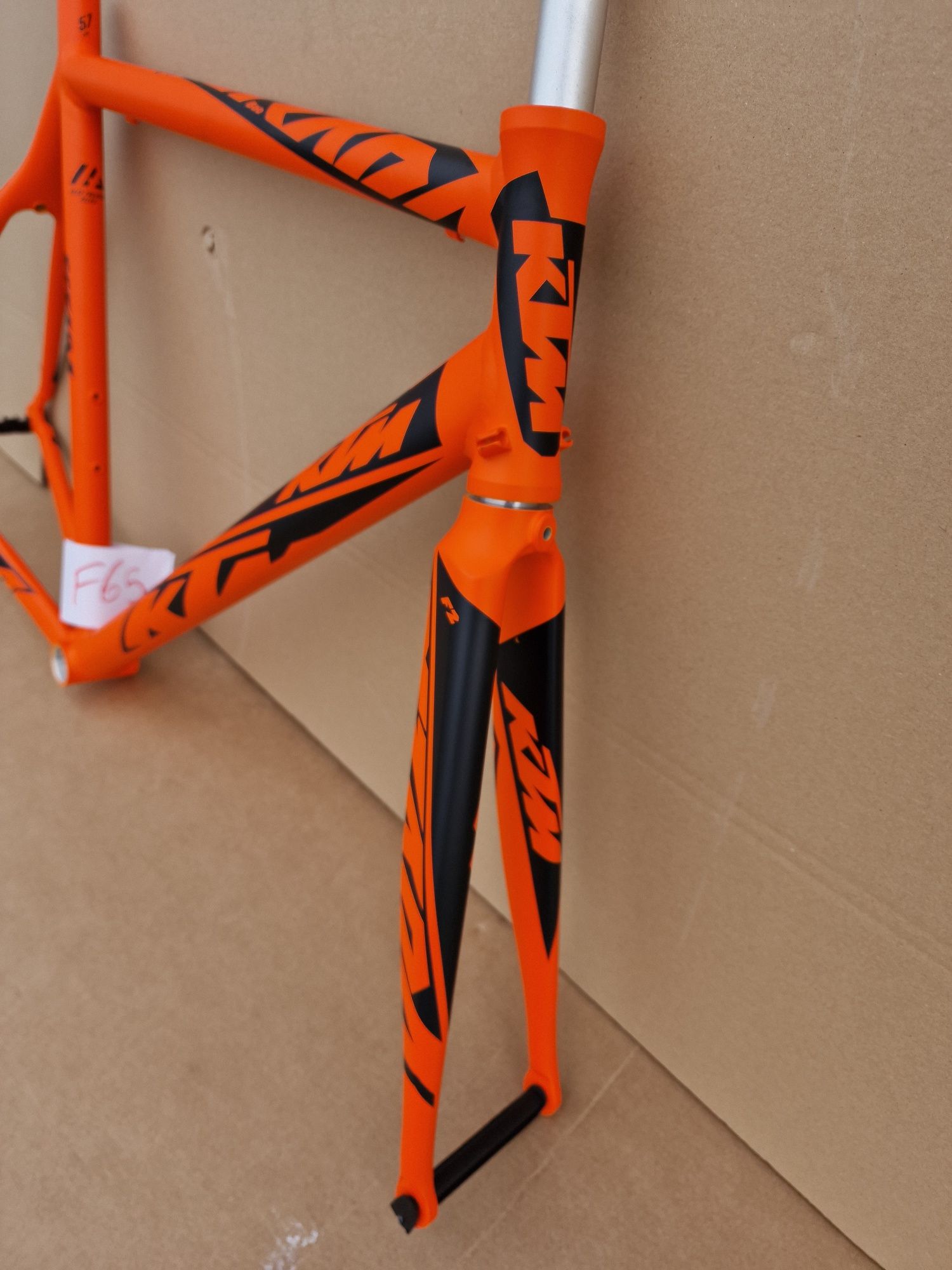 KTM STRADA 800 rama szosowa alu z widelcem 57 Faktura szosa FVAT F65