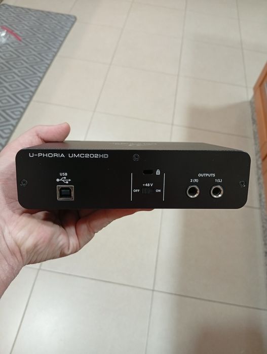 Interface beringher UMC202HD 2 canais