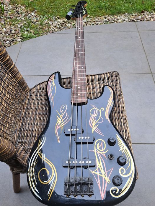 Fender bas  Japan.