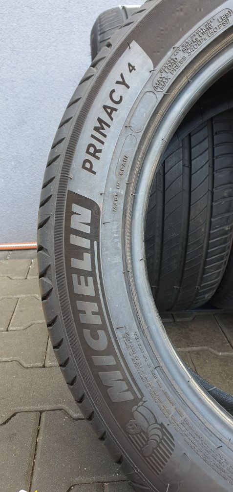 235/50/18 Michelin