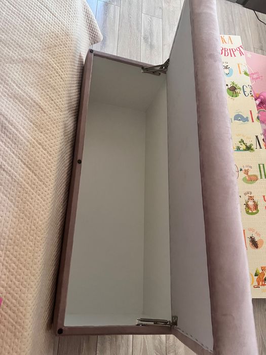 Продам пуф приліжковий!