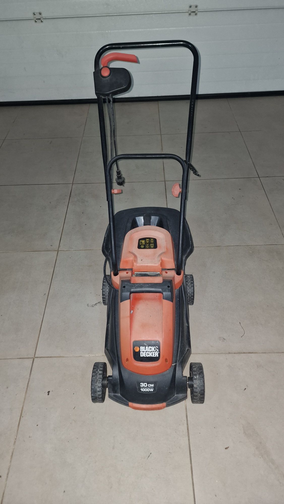 Máquina cortar relva black & decker eléctrica