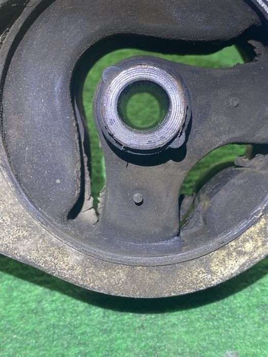 Подушка (опора) двигателя левая (1.5) Чери Элара