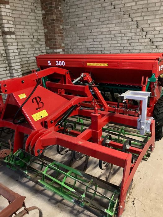 Agro-Masz S 300  Siewnik AGRO-MASZ S300 stan b. dobry mały przebieg