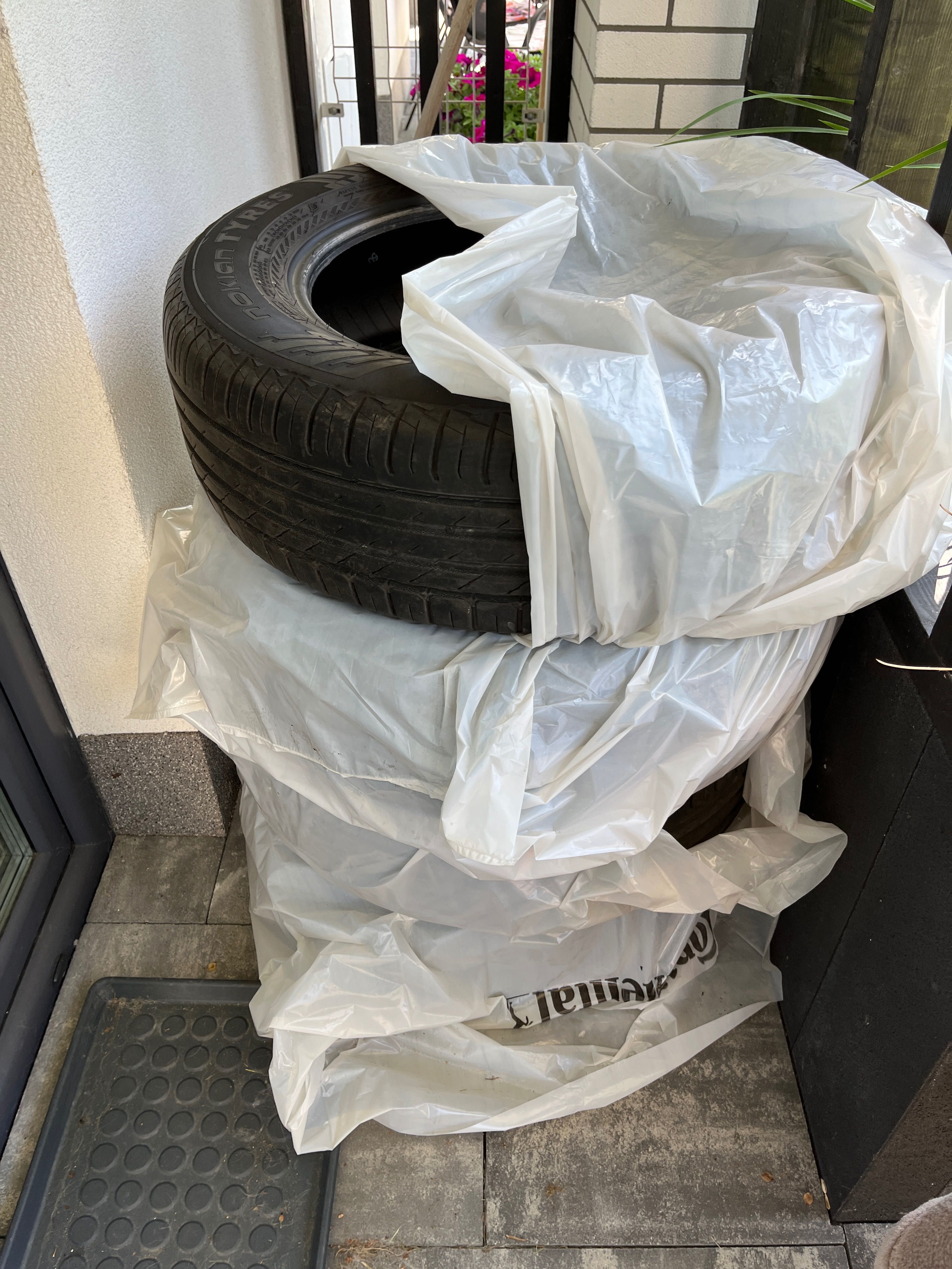 Nokian SUV 225/65 R17