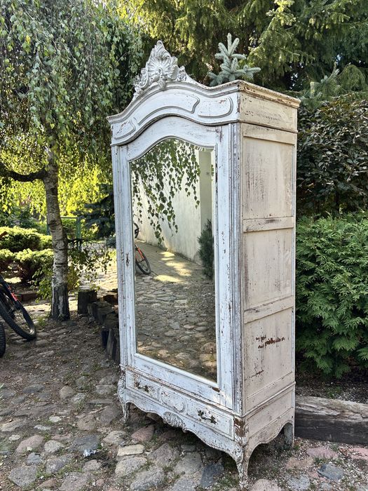 Antyczna szafa z lustrem – styl prowansalski / shabby chic