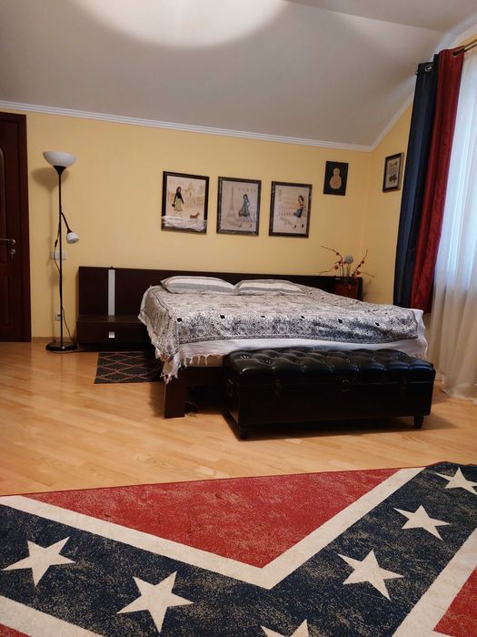 Двоспальне ліжко з тумбами і підсвітками