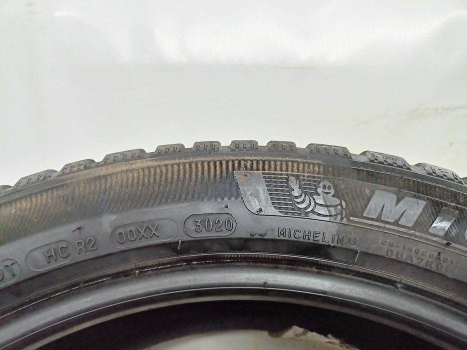 Michelin CrossClimate SUV 225/45/19 21-20r. 96W 2x6,2mm 2x5,5mm (2840)