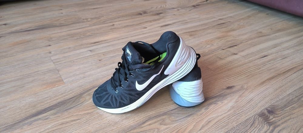 Nike lunarlun. 42