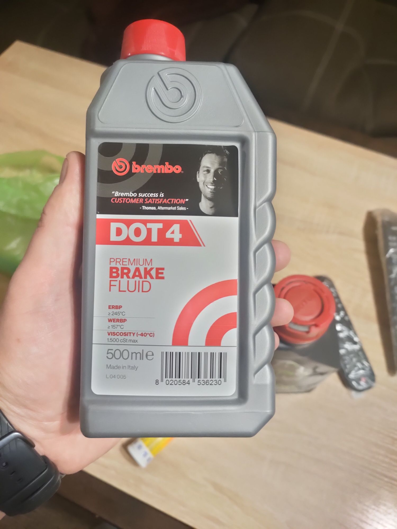 Продам тормозную жидкость Dot4