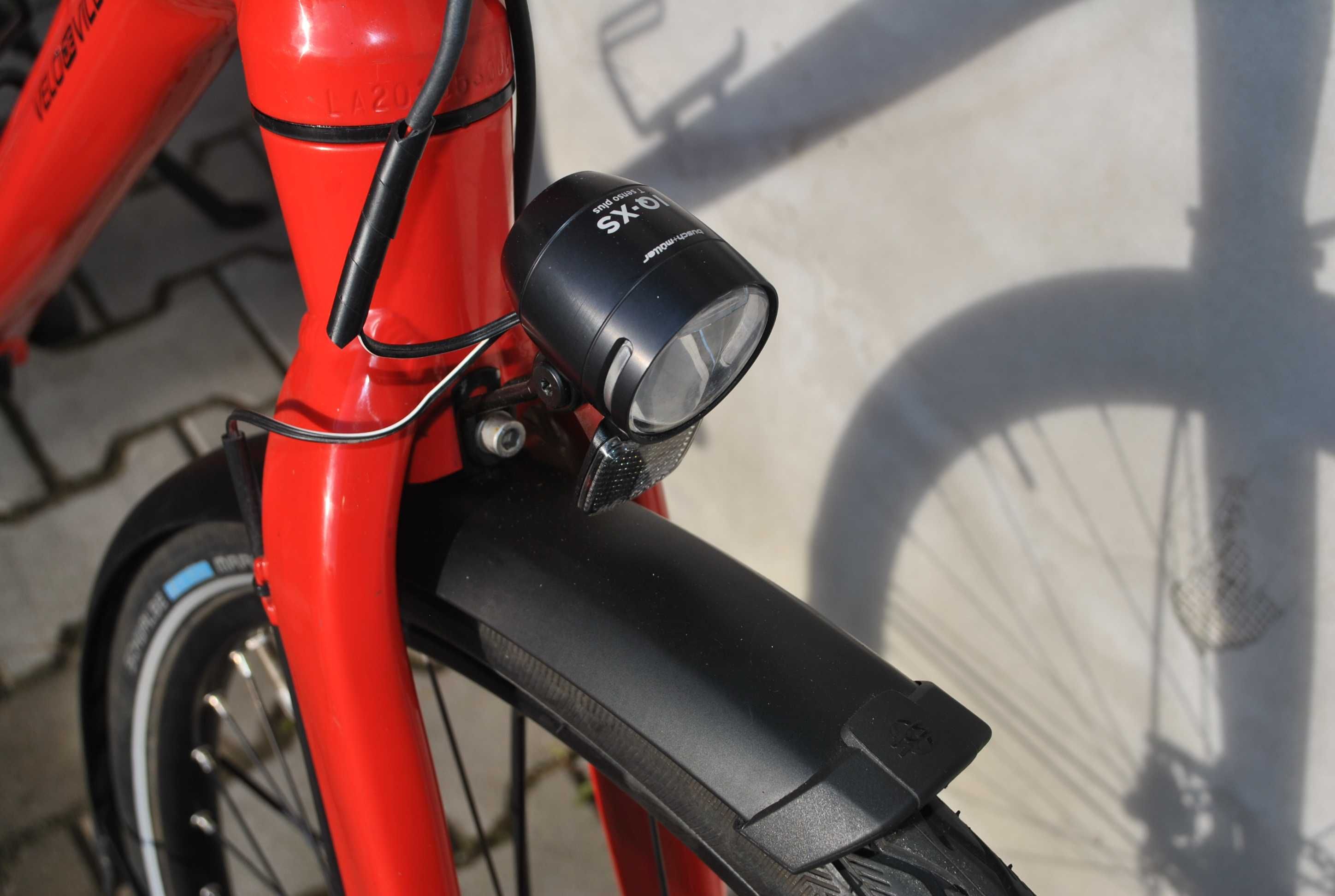 Idealny rower trekkingowy Velo De Ville A400 28" Shimano CZERWONY