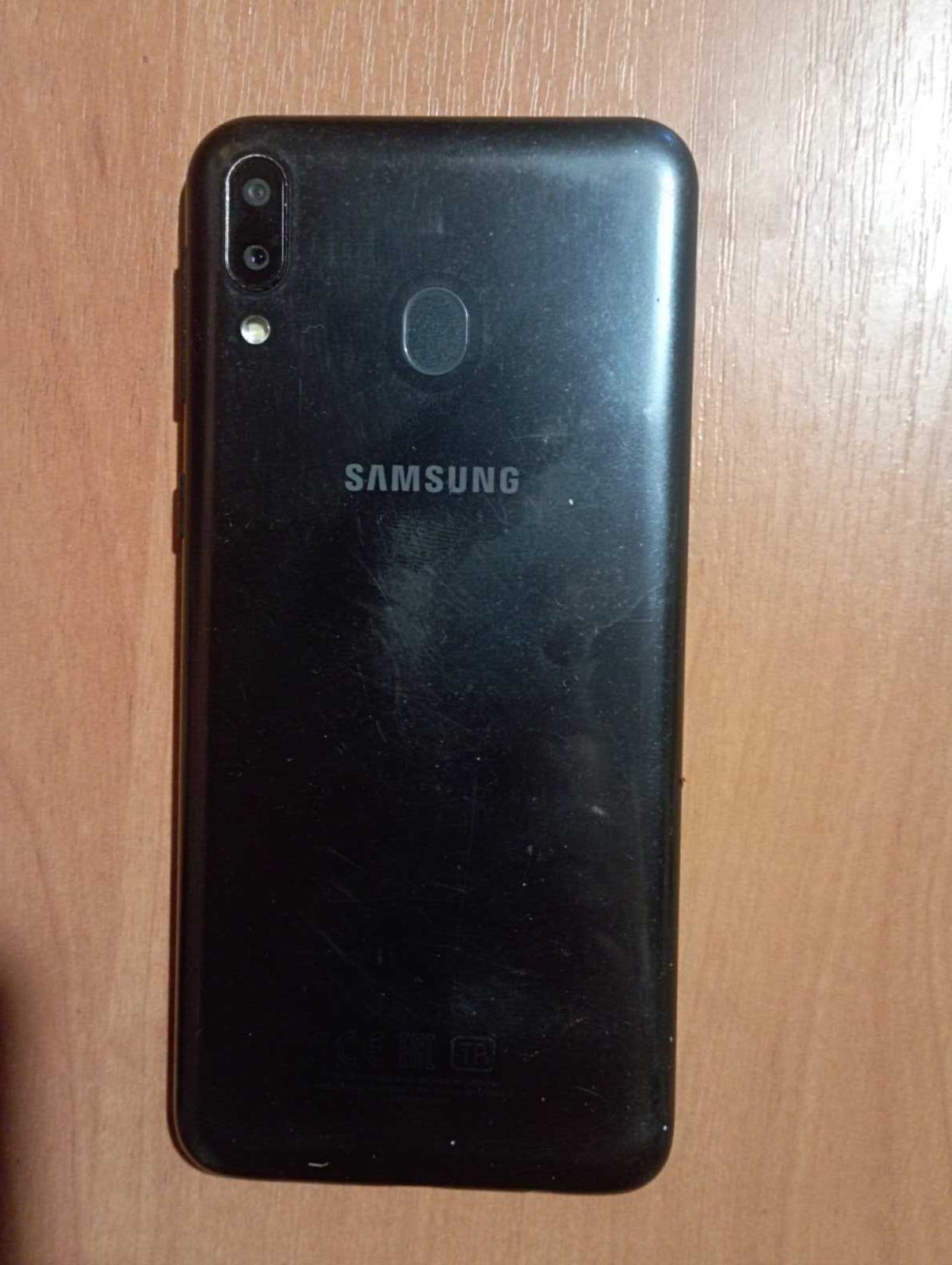 Samsung galaxy m20 невелика тріщина