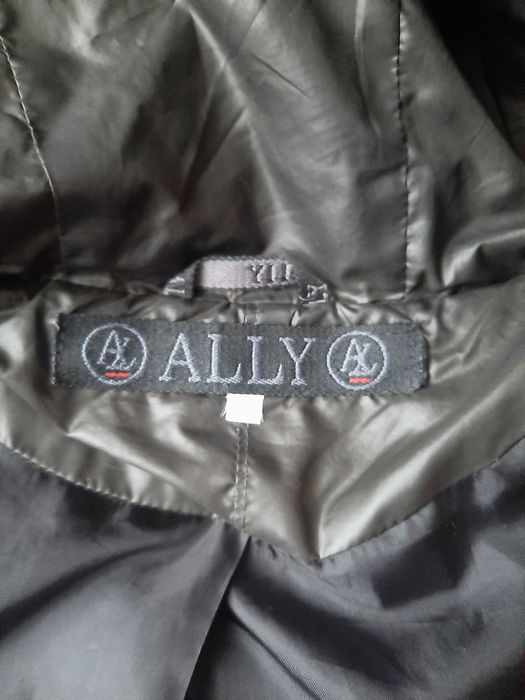 Жіноча куртка Весна