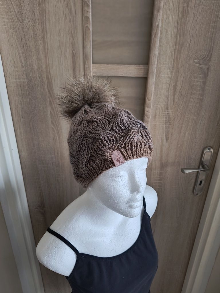 Ręcznie robiona czapka z włóczki merino handmade