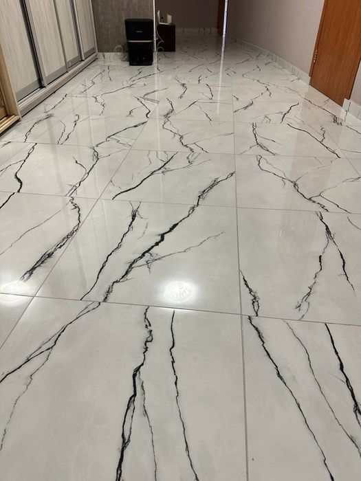 Облицювання плиткою , плиточник