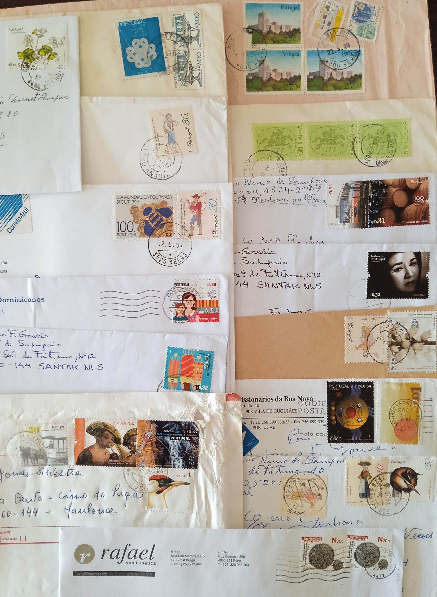 Lote de correspondência e fragmentos com selos.