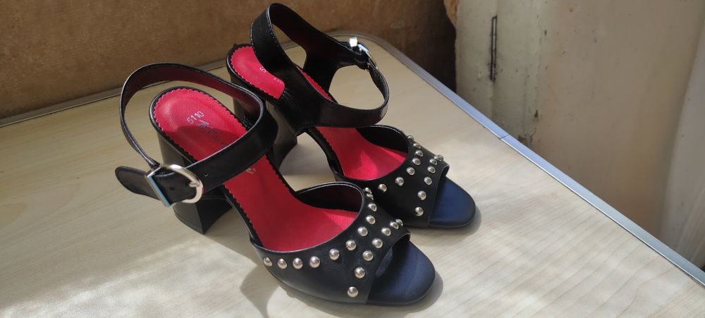 Продам нові шкіряні босоніжки, 36 розмір