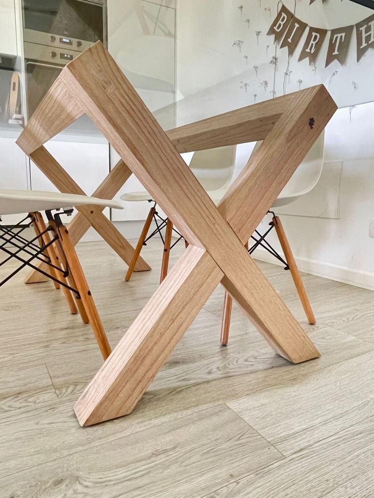 Mesa em madeira maciça