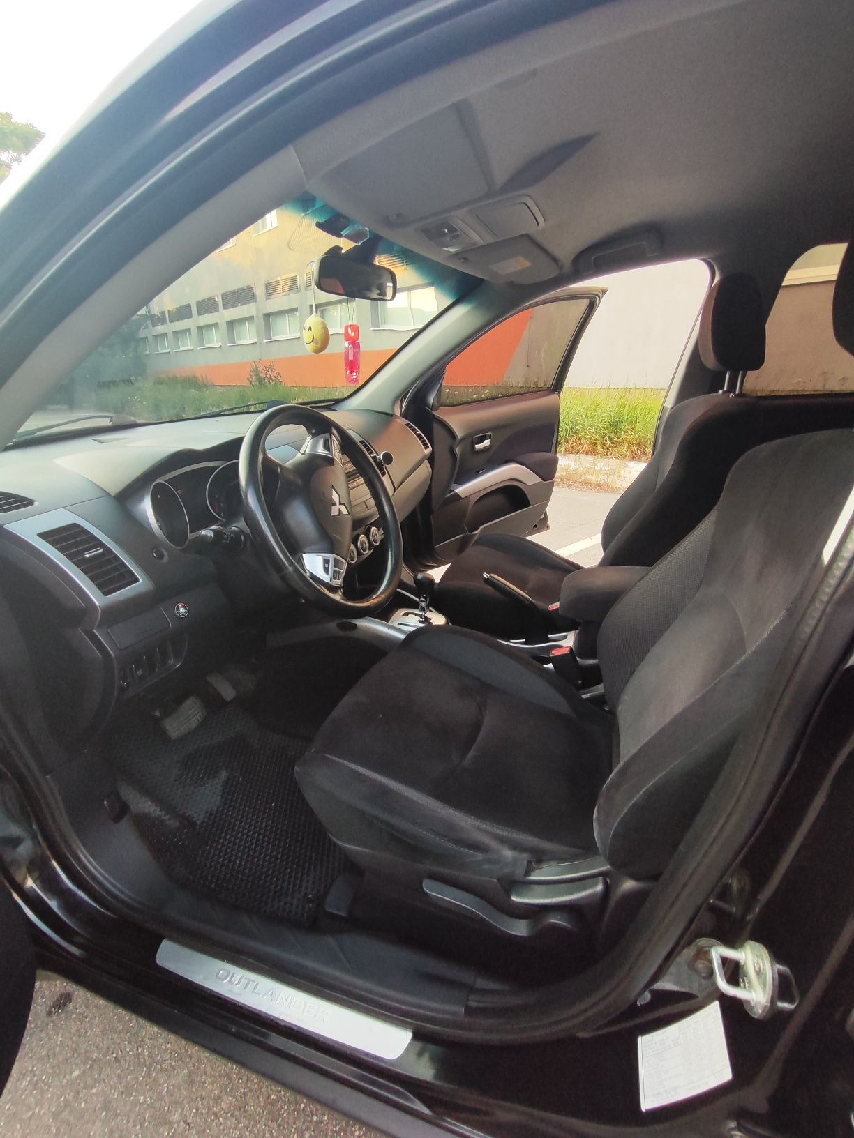 Автомобіль Mitsubishi Outlander