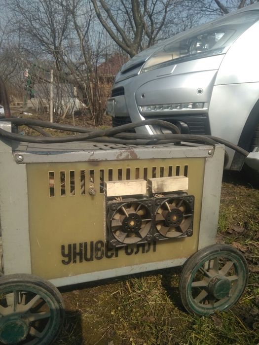 Зарядно пускове випрямляч