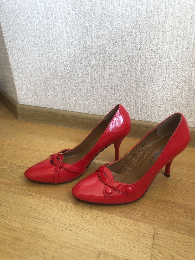 Туфли красные 40 размер