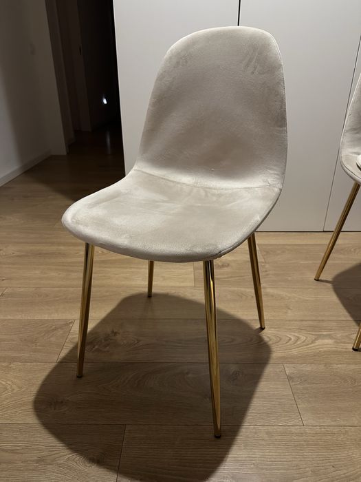 6 cadeiras veludo Bege - pés Dourados (pegar em Braga) 70 euros as 6