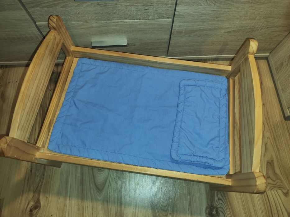 Ikea Duktig Łóżeczko dla lalek, sosna/wielobarwny + pościel 52x36x30 c