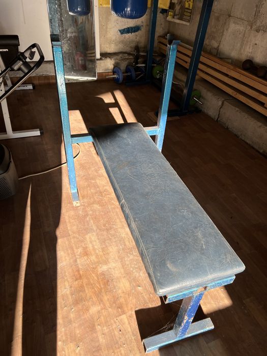 Тренажер, штанга, мішок для боксу