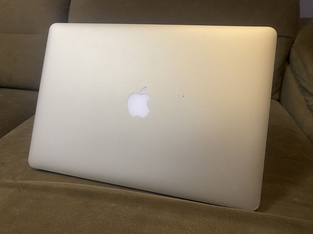 Macbook pro retina 15,4 i7 2.2 16gb 256gb