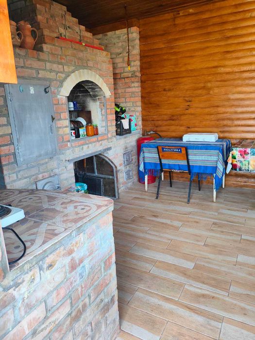 Гарний дачний будинок. Мачухи.