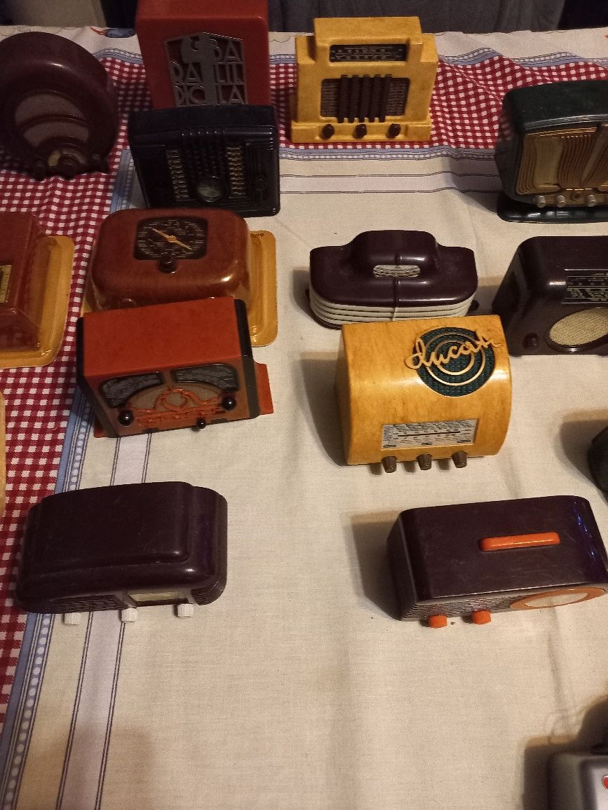Coleção de mini radios ,todos a funcionar