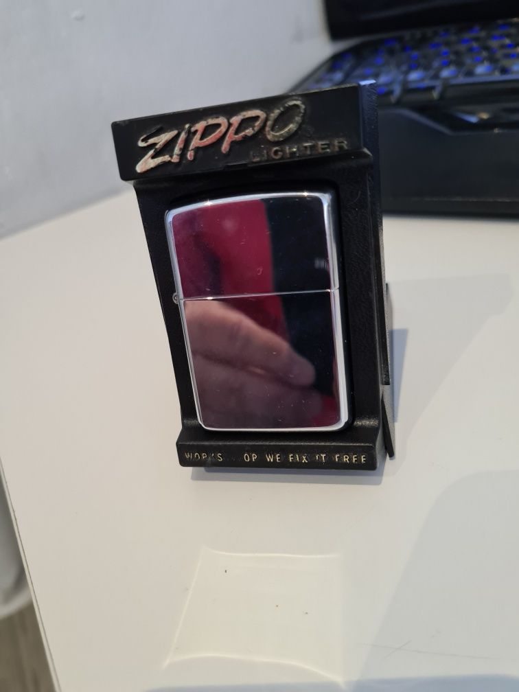 Zippo prateado como novo