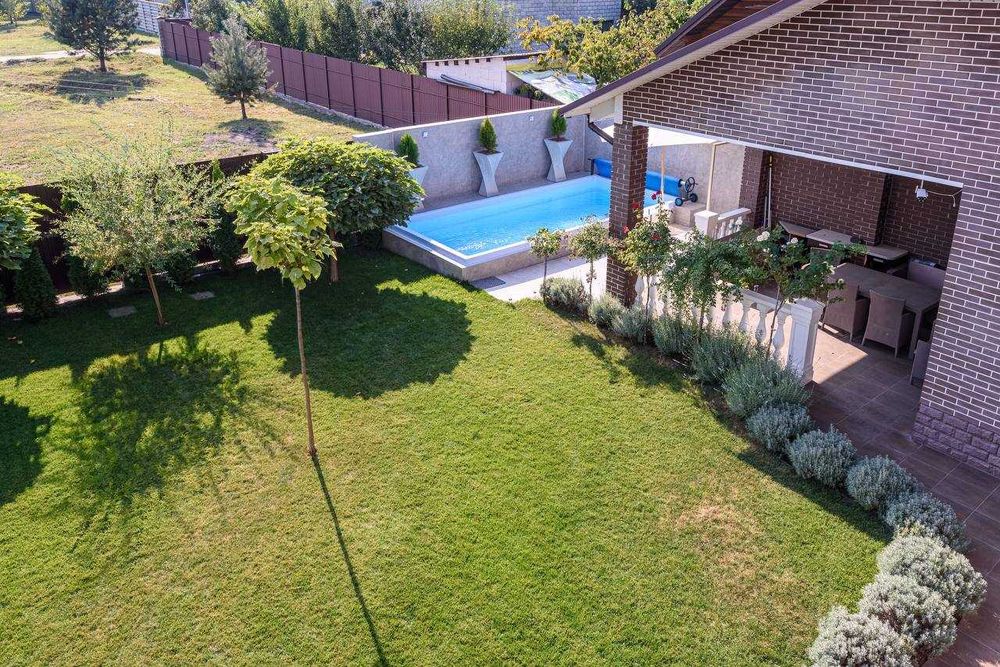 Без%Розкішний будинок з ремонтом,10 соток,басейн,баня.Гатне/Крюківщина